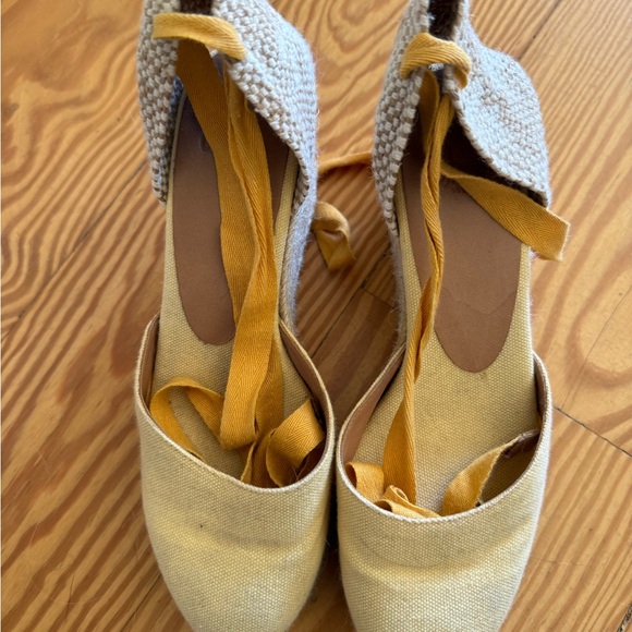 Elegant Women's Espadrilles with Mustard Laces - Picture 1 of 3